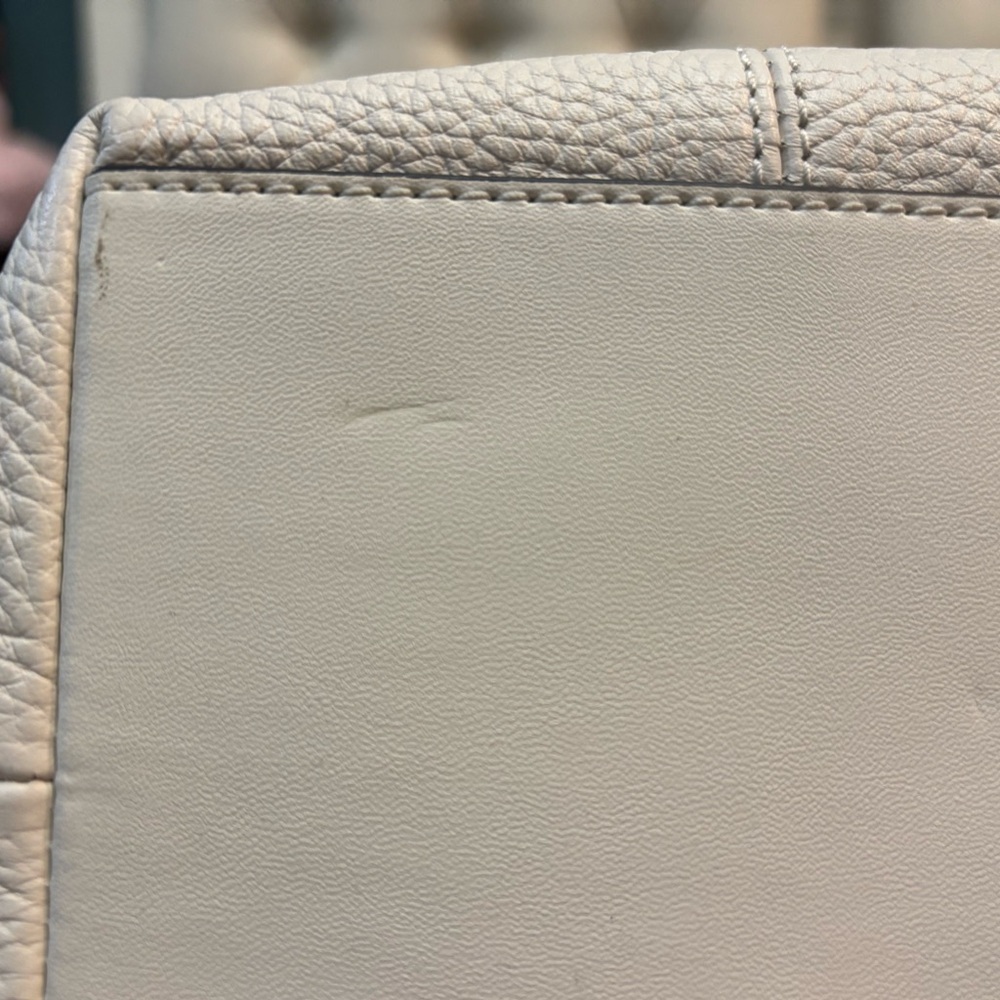 MICHAEL KORS Brooke Cream Medium Pebbled
Leather Bag - Picture 10 of 11